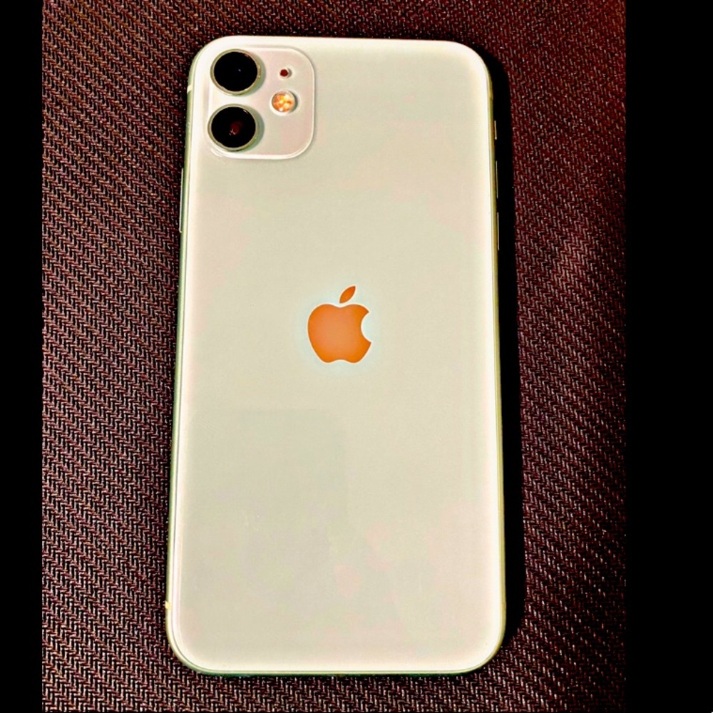 iPhone 11 Green 64GB (T-Mobile) in Excellent condition.